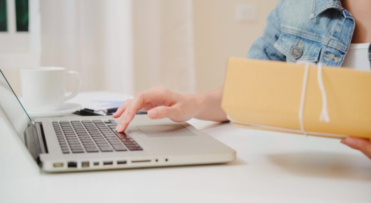 How to Start an Ecommerce Business in 2025 - Triune Digitals