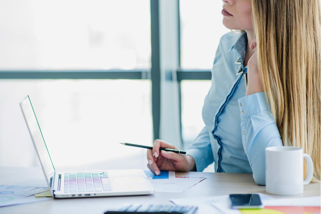 How to Start an Ecommerce Business in 2025 - Triune Digitals